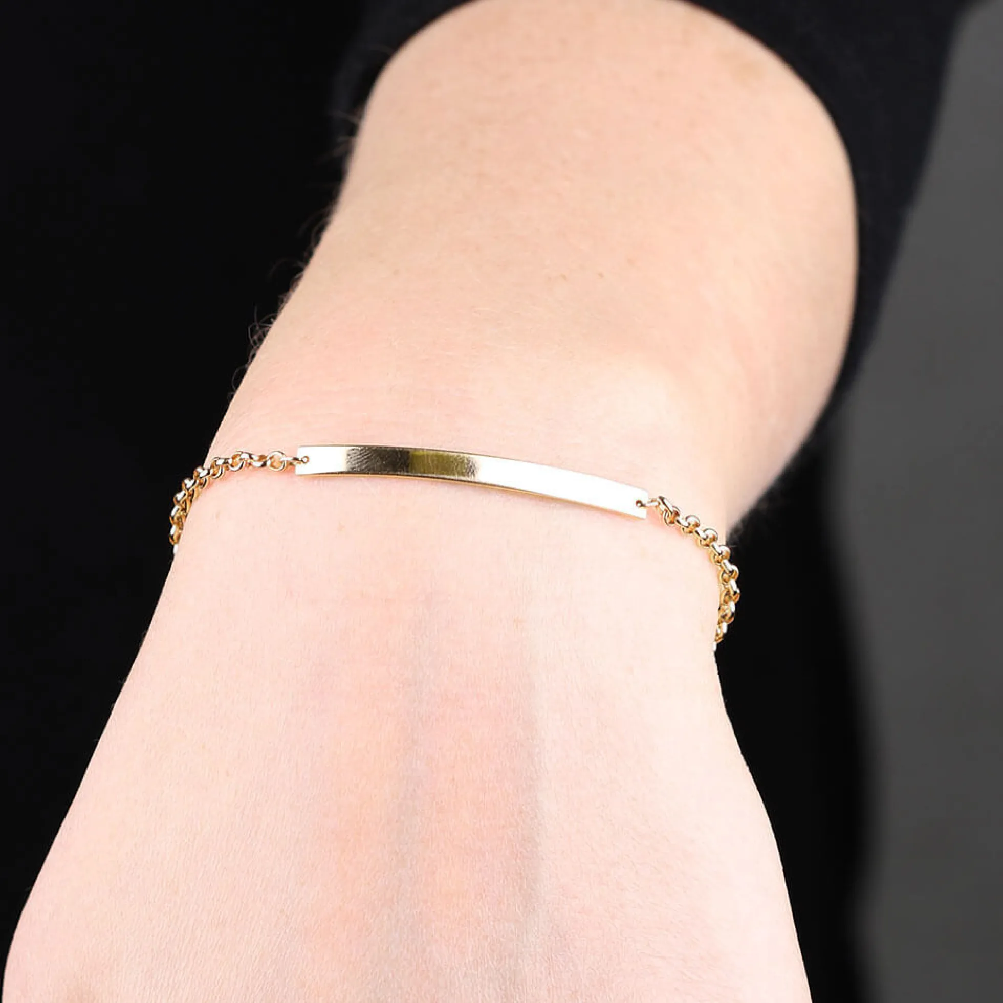 Engravable Bar Bracelet 14K