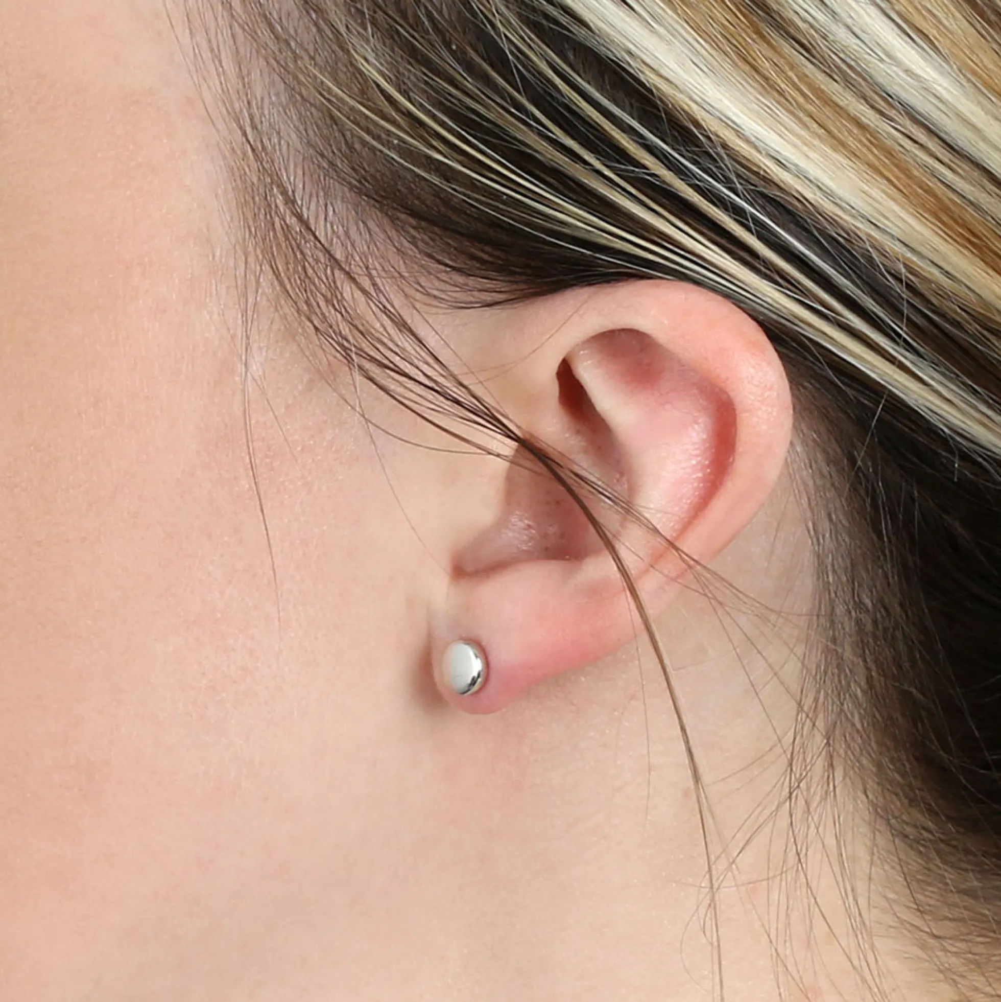 Flat Round Stud Earrings 14K