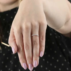 Graduated Diamond Contour Band 14K