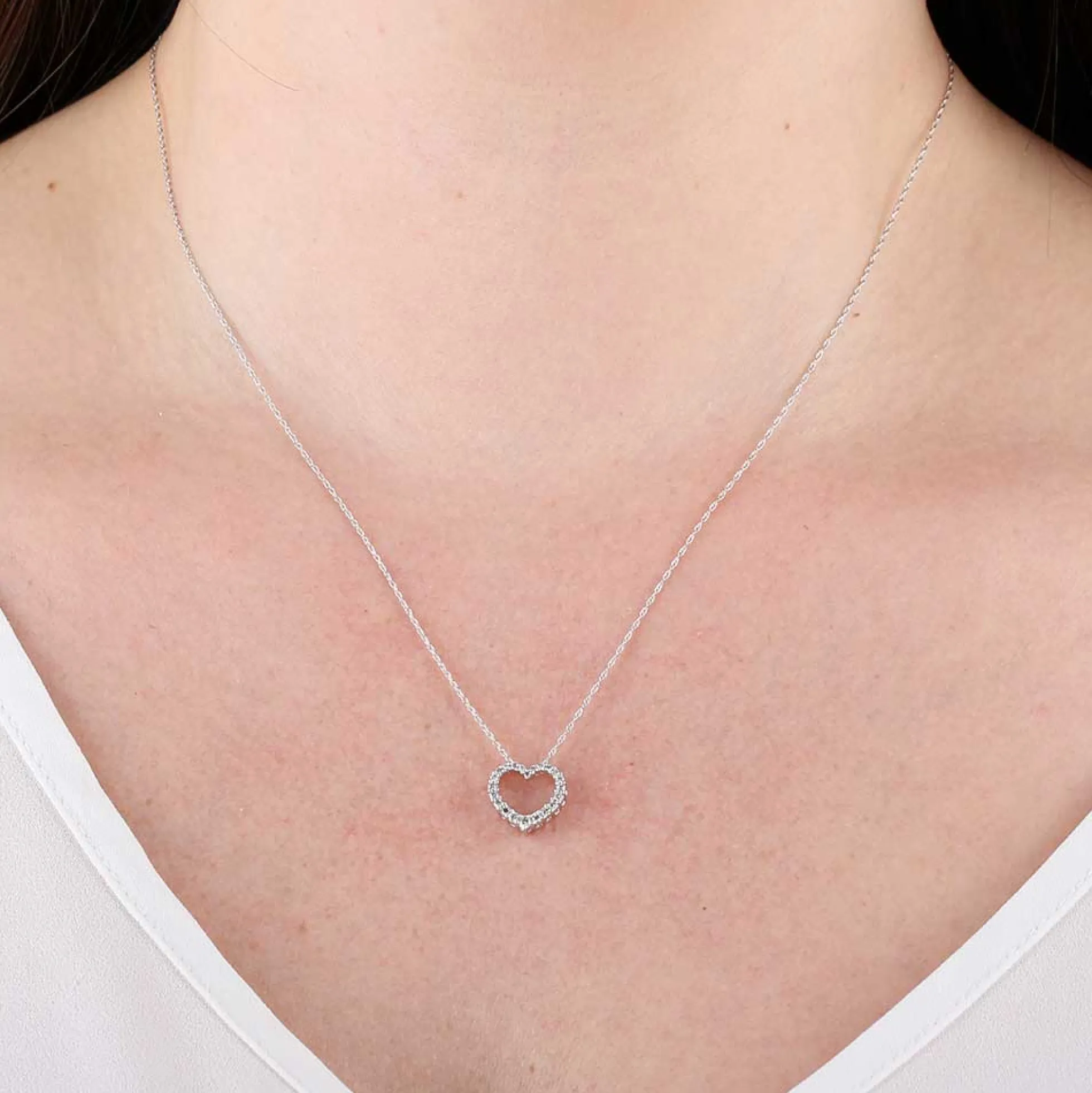 Graduated Diamond Heart Pendant 14K, 1/5 ctw.