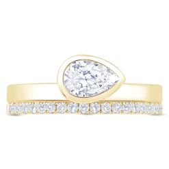 Pear-Shaped Diamond Engagement Ring in 14K Yellow Gold